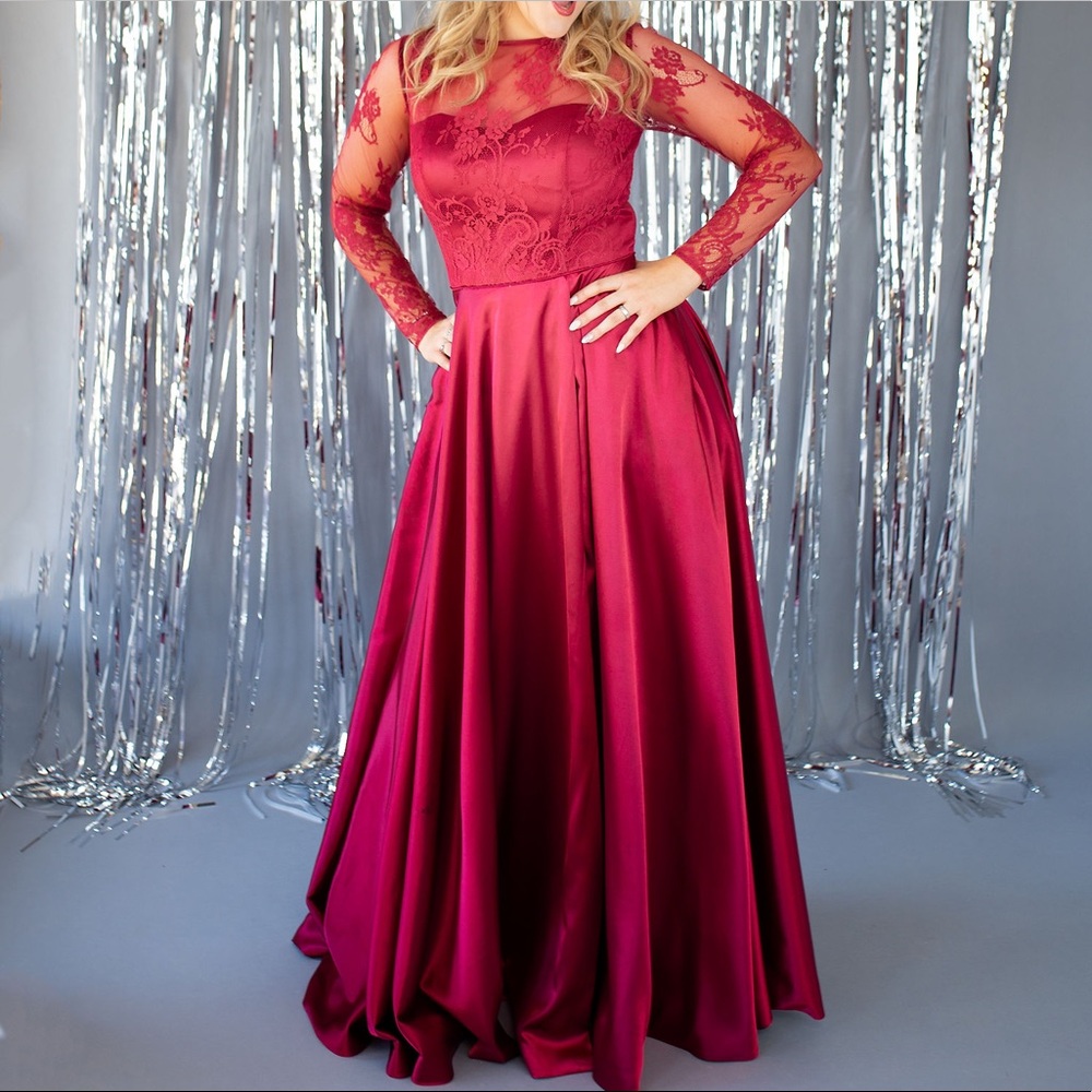 RED SHERRI HILL PROM DRESS